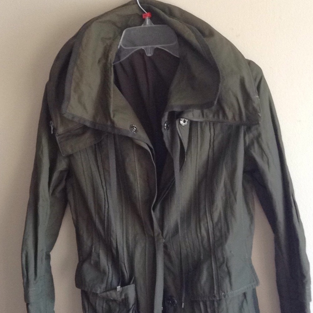 FINAL!!!! TAGLESS GREEN JACKET WITH HOOD / ZIPPERS